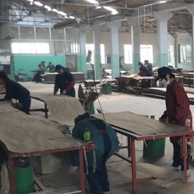 De witte Eiken Kunstmatige Kroon van H8105C sneed 3100mm Gebouwd Houten Vernisje Populair voor Deuren