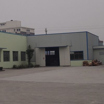 Van de Fabrikantenlengthened size of Opnieuw samengestelde Ledar van China Houten het Vernisje Verticale Korrel H1002 voor Meubilair van Goede Prijs
