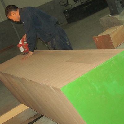 Gepersonaliseerde Recon Elm Hout Finer Rechte Snijding En Kroon Snijding Voor Kabinet Gezicht Van 2500 * 640 mm