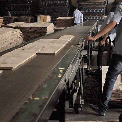 De vlakke Besnoeiingskroon sneed Natuurlijk Cherry Wood Veneer 0.150.5mm voor Comité en Meubilairgezicht