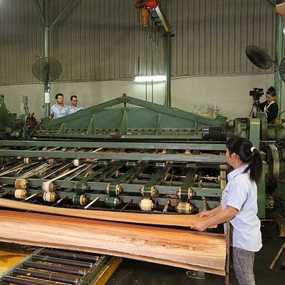 Het Amerikaanse Natuurlijke Kwart van het Okkernoot Houten Vernisje sneed rechtstreeks Voorgekomen voor Eersteklas Meubilair Makend Fsc China Fabrikant