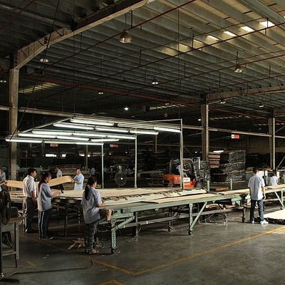 Het Amerikaanse Natuurlijke Kwart van het Okkernoot Houten Vernisje sneed rechtstreeks Voorgekomen voor Eersteklas Meubilair Makend Fsc China Fabrikant