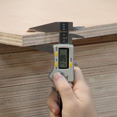 De onder ogen gezien Natuurlijke Sycomoor stelde Buitensporige Mdf van het Kwart Houten Vernisje/Spaanplaat 5/9/12/15/18mm Dikte voor voor Meubilair
