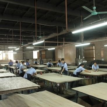 Hoogwaardige Recon Hout Veneer Groen Wenge G.WG-X5333 Rechte Graan Groen Kleur Voor Wandpapier 2500-3100mm China Factory