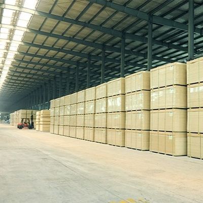 Georiënteerd strandbord OSB2 Drie laag met Radiata Pine 2745mm lengte voor dragend paneel