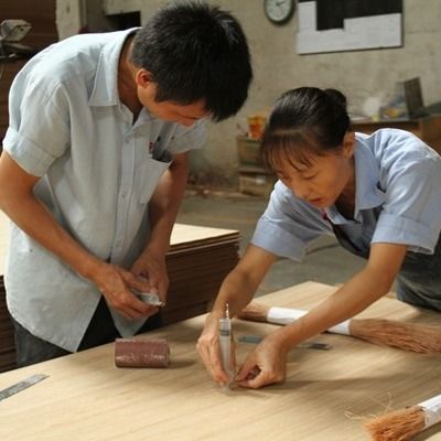 Hoogwaardige Recon Hout Veneer Groen Wenge G.WG-X5333 Rechte Graan Groen Kleur Voor Wandpapier 2500-3100mm China Factory