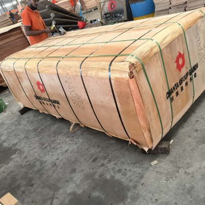 2440*1220 Volledig stuk Gabon Okume houten fineer 0.2mm - 0.4mm Voor Fancy Panels Factory