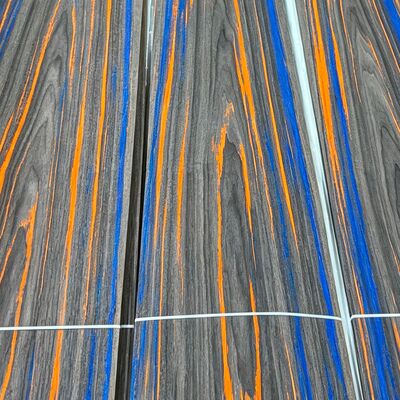Natuurlijke plantaardige gekleurde milieuvriendelijke houten fineer, multi-kleurige iriserende decoratieve houten fineer voor meubelpanelen, wandbekleding en kasten